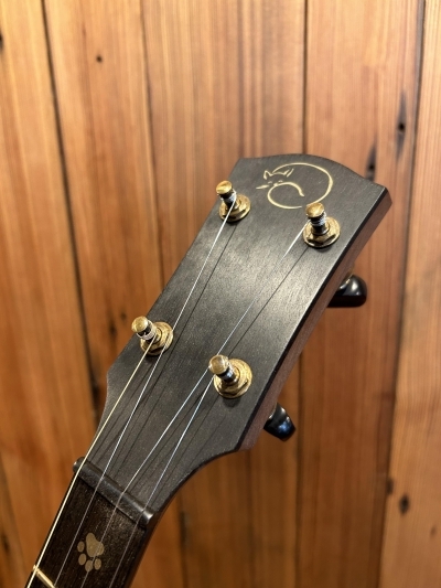 Sleeping Cat (brass powder inlay)