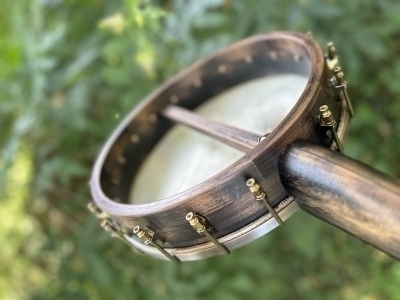 Ebonized finish on Walnut rim